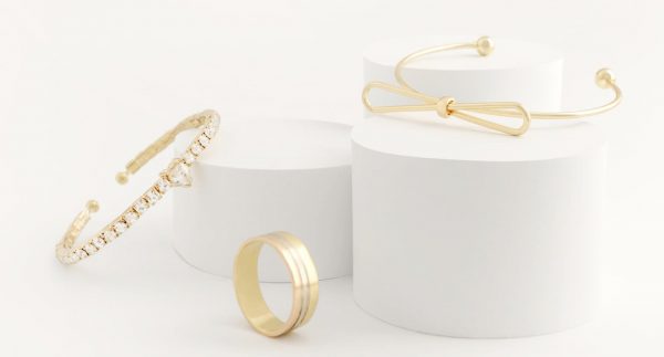 Elevate Your Look in 30 Seconds: 5 Secret Jewelry Styling Tips You Need to Know