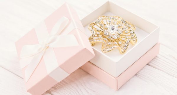 The Art of Layering: Elevate Your Look with Minimalist Jewelry